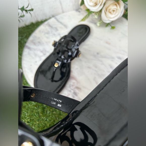 Tory Burch women 
Miller Patent Leather Thong Sandals black  SZ 8 preowned - Picture 15 of 16